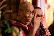 Его Святейшество Далай-лама выступает с обращением в ходе визита в мэрию Вроцлава. Вроцлав, Польша. 20 сентября 2016 г. Фото: Мачей Кульчиньский