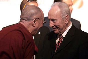 Далай-лама выразил соболезнования в связи со смертью Шимона Переса