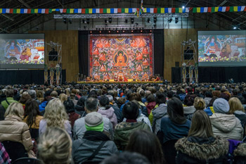 Далай-лама начал учения по сочинению Дхармакирти «Праманаварттика» в Риге