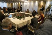 Его Святейшество Далай-лама на встрече с представителями российской интеллигенции в Риге. Рига, Латвия. 12 октября 2016 г. Фото: Тензин Чойджор (офис ЕСДЛ)