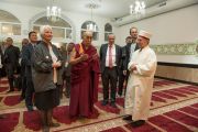 Его Святейшество Далай-лама посещает мечеть во время визита в Дом религий. Берн, Швейцария. 12 октября 2016 г. Фото: Мануэль Бауэр