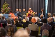 Его Святейшество Далай-лама выступает с обращением на межрелигиозной встрече в Доме религий. Берн, Швейцария. 12 октября 2016 г. Фото: Мануэль Бауэр