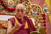 Его Святейшество Далай-лама дарует учения в ходе дневной сессии на стадионе Халлен. Цюрих, Швейцария. 14 октября 2016 г. Фото: Мануэль Бауэр