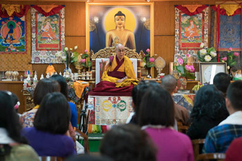 В Дхарамсале Далай-лама даровал разрешение на практику Будды медицины группе вьетнамских буддистов