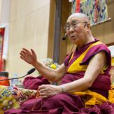 Далай-лама завершил учения в Осаке