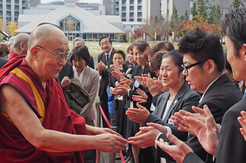 Далай-лама посетил медицинский университет Сайтамы