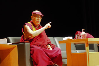Далай-лама посетил медицинский университет Сайтамы