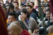 Верующие во время церемонии подношения Его Святейшеству Далай-ламе молебна о долгой жизни в главном тибетском храме. Дхарамсала, Индия. 2 ноября 2016 г. Фото: Тензин Чойджор (офис ЕСДЛ)