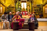Его Святейшество Далай-лама выступает с публичной лекцией в храме Хигаси Хонгандзи. Киото, Япония. 9 ноября 2016 г. Фото: Джигме Чопхел
