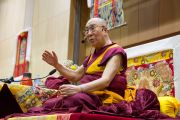 Его Святейшество Далай-лама дарует учения по поэме Шантидевы «Путь бодхисаттвы». Осака, Япония. 12 ноября 2016 г. Фото: Джигме Чопхел