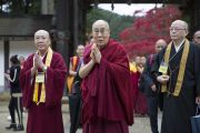 Его Святейшество Далай-лама по прибытии в главный храм Коясана. Коясан, Япония. 14 ноября 2016 г. Фото: Джигме Чопхел