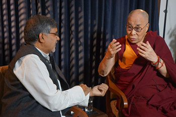 Далай-лама принял участие в церемонии вручения дипломов в университете им. Амбедкара, а также в праздновании годовщины основания Тибетского дома Нью-Дели и института Мен-ци-кханг