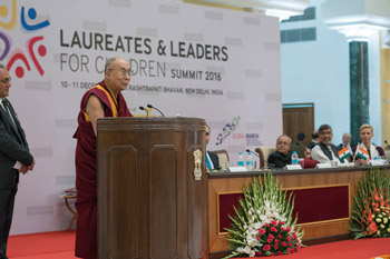 Далай-лама принял участие в конференции по правам детей в Дели