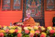 Его Святейшество Далай-лама выступает с лекцией на 21-м празднике Дхармы, организованном центром медитации «Тушита». Дели, Индия. 11 декабря 2016 г. Фото: Тензин Чойджор (офис ЕСДЛ)
