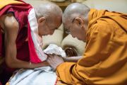 Его Святейшество Далай-лама и 103-й Ганден Трипа Джецун Лобсанг Тензин в монастыре Дрепунг Лачи. Мундгод, штат Карнатака, Индия. 17 декабря 2016 г. Фото: Тензин Чойджор (офис ЕСДЛ)