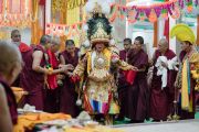 Оракул Нечунга в трансе во время подношения Его Святейшеству Далай-ламе молебна о долголетии. Мундгод, штат Карнатака, Индия. 21 декабря 2016 г. Фото: Тензин Чойджор (офис ЕСДЛ)