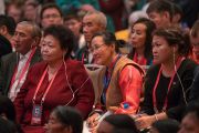 Некоторые из слушателей, присутствующих в зале гостиницы «Лила Эмбиенс Конвеншн» в первый день учений Его Святейшества Далай-ламы для буддистов России. Дели, Индия. 25 декабря 2016 г. Фото: Тензин Чойджор (офис ЕСДЛ)