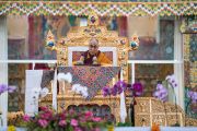 Его Святейшество Далай-лама дарует учения в первый день посвящения Калачакры. Бодхгая, штат Бихар, Индия. 2 января 2017 г. Фото: Тензин Чойджор (офис ЕСДЛ)