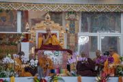 Монахи традиции тхеравада читают «Мангала Сутту» на языке пали перед началом учений Его Святейшества Далай-ламы, предваряющих посвящение Калачакры. Бодхгая, штат Бихар, Индия. 5 января 2017 г. Фото: Тензин Чойджор (офис ЕСДЛ)