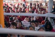 Некоторые из тысяч монахов, собравшихся на учения Его Святейшества Далай-ламы, предваряющие посвящение Калачакры. Бодхгая, штат Бихар, Индия. 7 января 2017 г. Фото: Тензин Чойджор (офис ЕСДЛ)