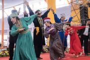 Группа верующих из Калмыкии исполняет традиционный калмыцкий танец во время ритуального танца Калачакры. Бодхгая, штат Бихар, Индия. 9 января 2017 г. Фото: Тензин Чойджор (офис ЕСДЛ)