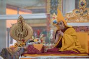 Его Святейшество Далай-лама во время церемонии подношения молебна о долгой жизни. Бодхгая, штат Бихар, Индия. 14 января 2017 г. Фото: Тензин Чойджор (офис ЕСДЛ)