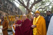 Его Святейшество Далай-лама прибывает в храм Махабодхи. Бодхгая, штат Бихар, Индия. 15 января 2017 г. Фото: Тензин Чойджор (офис ЕСДЛ)