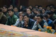 Тибетские студенты, обучающиеся в Дели, слушают беседу Его Святейшества Далай-ламы и Ричарда Дэвидсона о нейронауке и уме. Дели, Индия. 22 января 2017 г. Фото: Тензин Чойджор (офис ЕСДЛ)