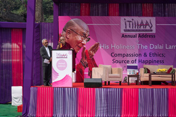 Далай-лама прочел лекцию о сострадании и нравственности по просьбе Общества сохранения традиционного индийского наследия