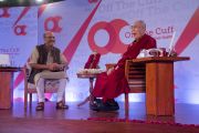Его Святейшество Далай-лама дает интервью журналисту Шекхару Гупте для его серии «Импровизированных бесед». Нью-Дели, Индия. 6 февраля 2017 г. Фото: Тензин Чойджор (офис ЕСДЛ)