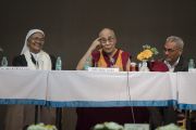 Его Святейшество Далай-лама отвечает на вопросы студенток во время лекции в Колледже Иисуса и Марии. Нью-Дели, Индия. 7 февраля 2017 г. Фото: Тензин Чойджор (офис ЕСДЛ)