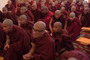 Монахи из разных стран, в том числе из Кореи, Китая и Мексики, принявшие монашеские обеты, слушают наставления Его Святейшества Далай-ламы. Дхарамсала, Индия. 6 марта 2017 г. Фото: Тензин Чойджор (офис ЕСДЛ)