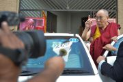 Дээрхийн Гэгээнтэн Далай Лам илтгэлээ дуусгаад явахын өмнө сэтгүүлч нартай богино хугацаанд уулзав. Энэтхэг, Мадхяа Прадеш, Бхопал. 2017.03.19. Гэрэл зургийг Чимэ Тэнзин (ДЛО)