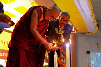Далай-лама посетил университет Дибругарха
