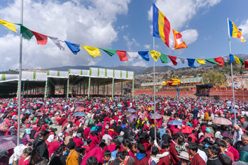 Далай-лама даровал посвящение Авалокитешвары и посетил Угьен Линг и музей Дордже Кханду