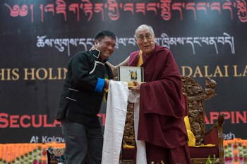 Далай-лама завершил учения в Таванге и прочел публичную лекцию