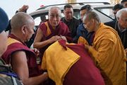 Его Святейшество Далай-лама прибывает в монастырь Тхупсунг Дхаргьелинг. Диранг, штат Аруначал-Прадеш, Индия. 5 апреля 2017 г. Фото: Тензин Чойджор (офис ЕСДЛ)