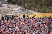 Некоторые из более чем 20,000 верующих, собравшихся на учения Его Святейшества Далай-ламы в монастыре Тхупсунг Дхаргьелинг. Диранг, штат Аруначал-Прадеш, Индия. 6 апреля 2017 г. Фото: Тензин Чойджор (офис ЕСДЛ)