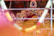 Его Святейшество Далай-лама дарует учения по произведению Камалашилы «Срединные ступени медитации» и сочинению Гьялсэ Тогме Сангпо «37 практик бодхисаттвы». Таванг, штат Аруначал-Прадеш, Индия. 8 апреля 2017 г. Фото: Тензин Чойджор (офис ЕСДЛ)