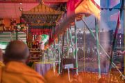 Его Святейшество Далай-лама дарует посвящение Авалокитешвары во время второго дня учений в храме Йига Чойзин. Таванг, штат Аруначал-Прадеш, Индия. 9 апреля 2017 г. Фото: Тензин Чойджор (офис ЕСДЛ)