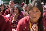 Некоторые из более чем 50,000 верующих, собравшихся на площадке при храме Йига Чойзин, чтобы послушать учения Его Святейшества Далай-ламы. Таванг, штат Аруначал-Прадеш, Индия. 9 апреля 2017 г. Фото: Тензин Чойджор (офис ЕСДЛ)