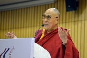 Его Святейшество Далай-лама выступает с лекцией о сострадании и глобальной ответственности в международном центре Индии. Нью-Дели, Индия. 27 апреля 2017 г. Фото: Лобсанг Церинг (офис ЕСДЛ)