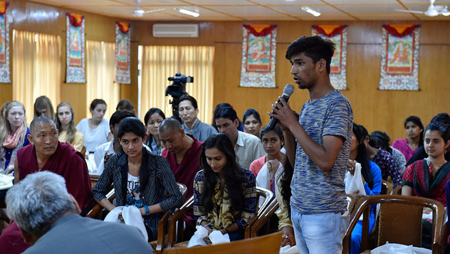 Далай-лама обсудил вопросы светской этики со студентами из США, Канады и Индии
