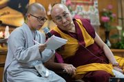 Далай-лама провел интерактивную встречу с буддистами из Вьетнама