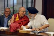 Дээрхийн Гэгээнтэн Далай Лам ноён Аналжит Синхийн хамт. Энэтхэг, Шинэ Дели. 2017.04.28. Гэрэл зургийг Лувсан Цэрин (ДЛО)