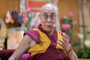 Его Святейшество Далай-лама дарует наставления в ходе первого дня двухдневной интерактивной встречи с буддистами из Вьетнама. Дхарамсала, Индия. 30 мая 2017 г. Фото: Тензин Чойджор (офис ЕСДЛ)