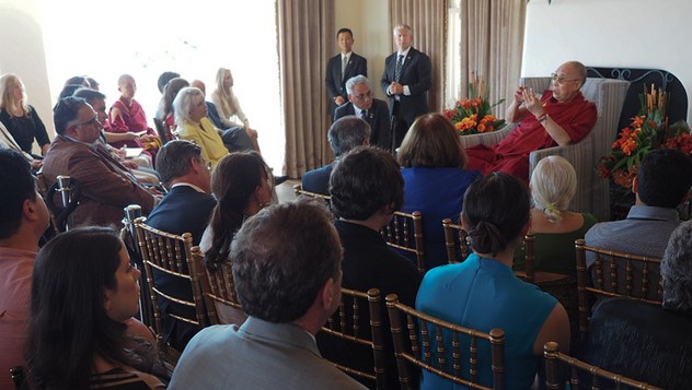 Далай-лама ответил на вопросы журналистов и прочел публичную лекцию в Сан-Диего