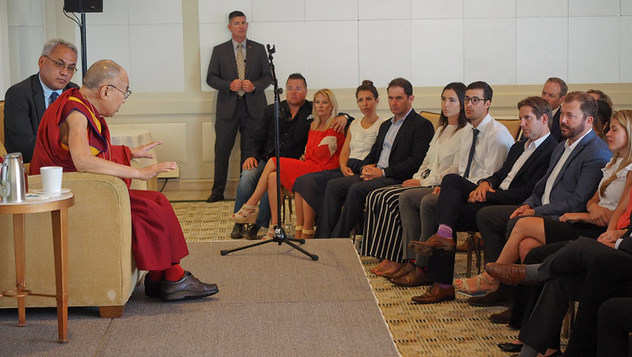 Далай-лама побеседовал с членами Организации молодых президентов