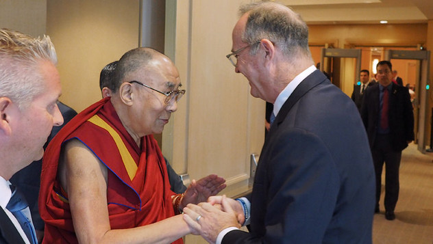 В Ньюпорт-Бич Далай-лама встретился с учителями и предпринимателями