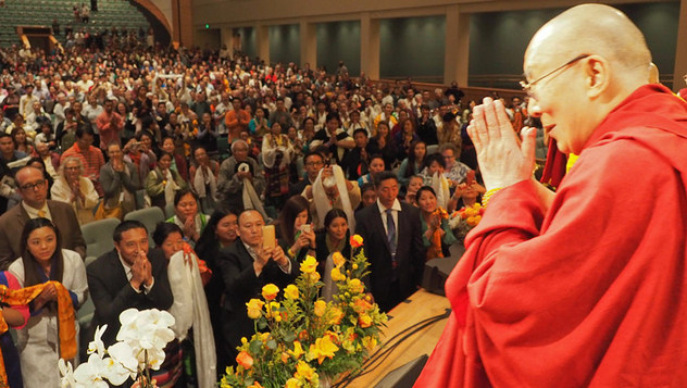 Далай-лама встретился с тибетцами в Миннеаполисе и отправился в Бостон